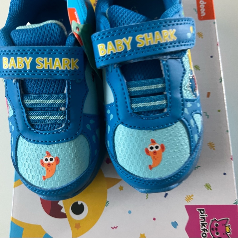 Nickelodeon Baby Shark Toddler Boys' Sneakers,Light up , Sz: 6 , end 10 - Picture 7 of 9